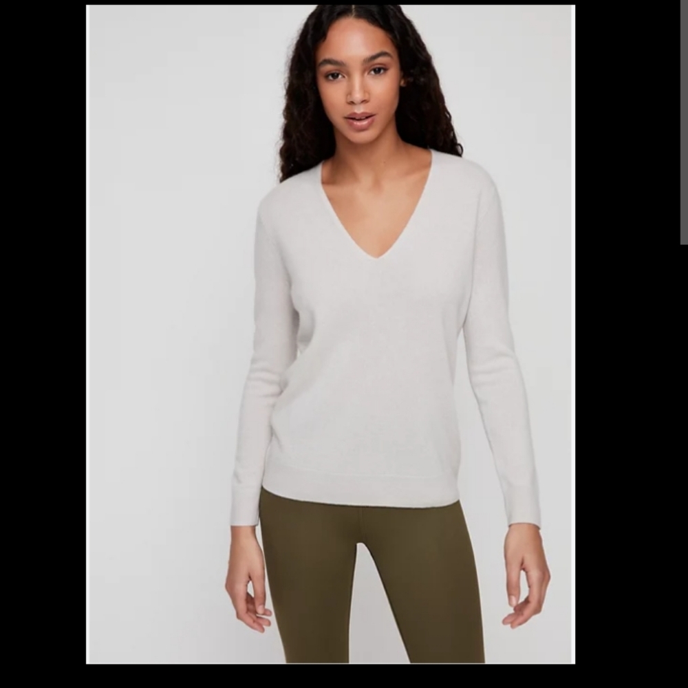 360 Cashmere Soft Grey V-Neck Cashmere Sweater